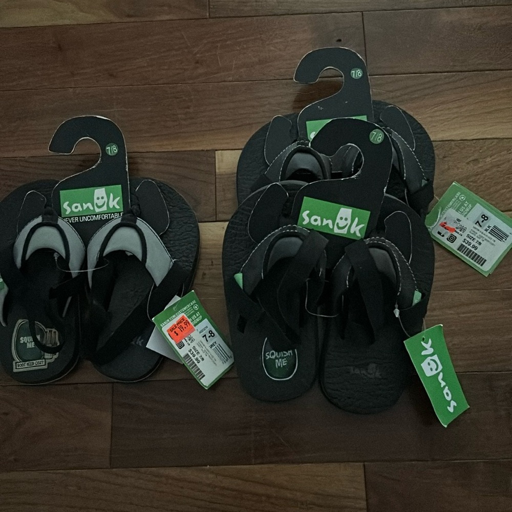 BNWT sanuk sandals size 7/8